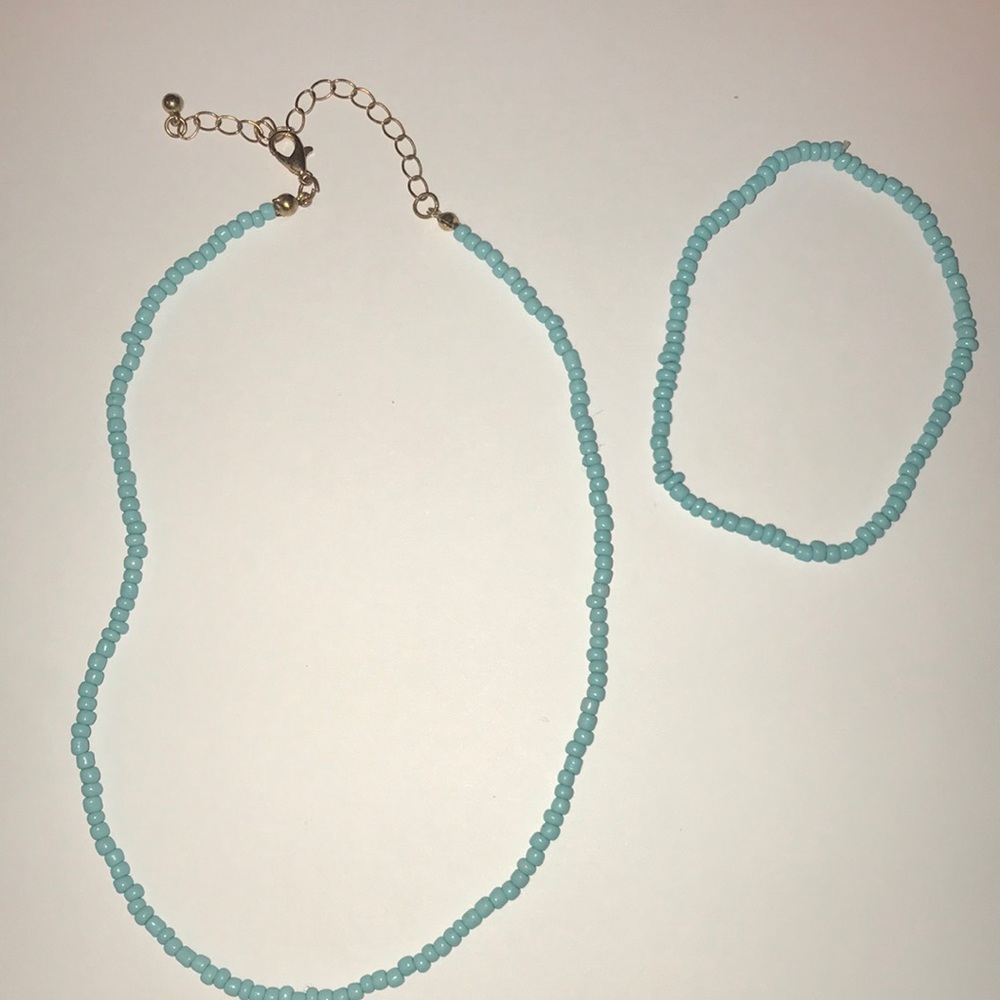 Turquoise necklace with a matching turquoise bracelet